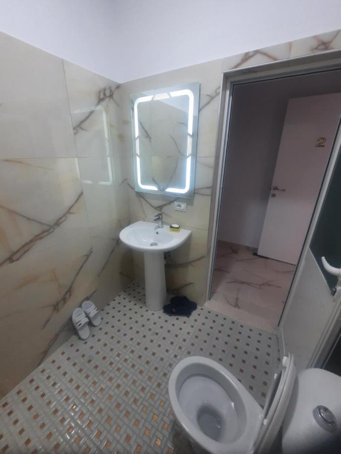 Hotel Megniar Lushnjë Extérieur photo
