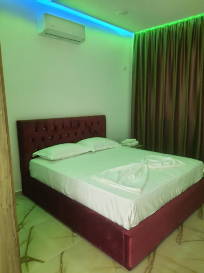 Hotel Megniar Lushnjë Extérieur photo
