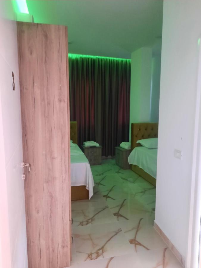 Hotel Megniar Lushnjë Extérieur photo