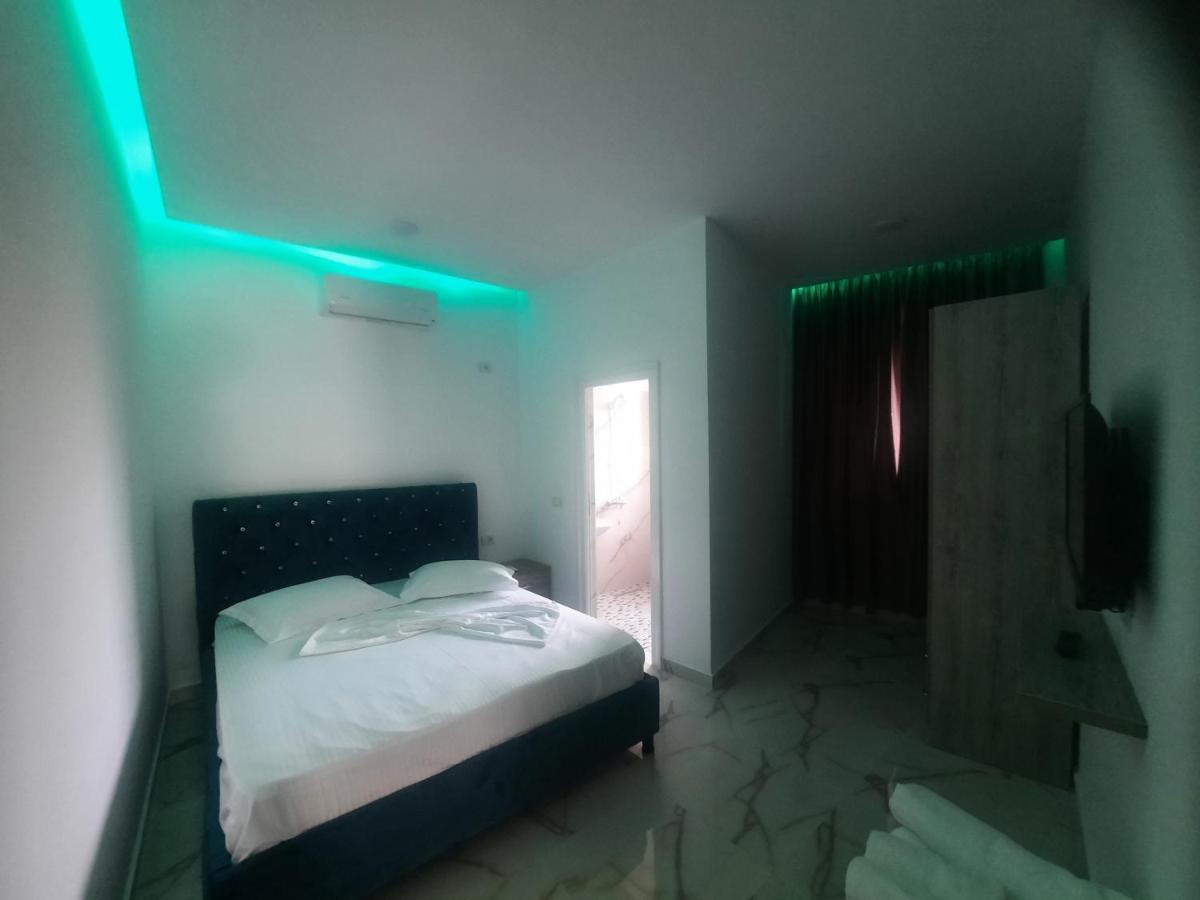 Hotel Megniar Lushnjë Extérieur photo