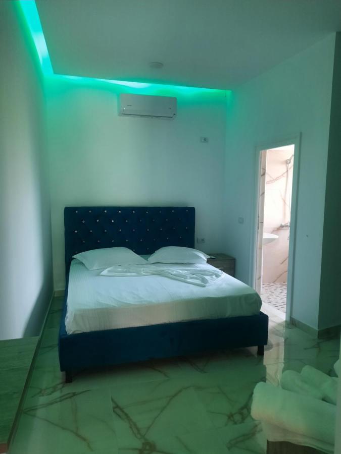 Hotel Megniar Lushnjë Extérieur photo