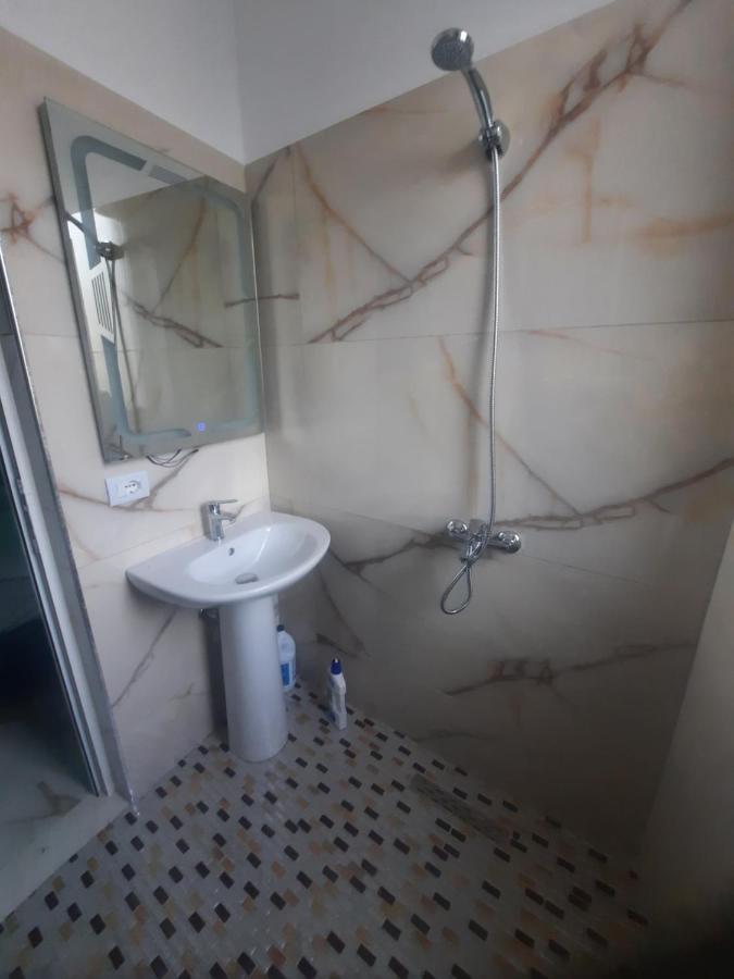 Hotel Megniar Lushnjë Extérieur photo