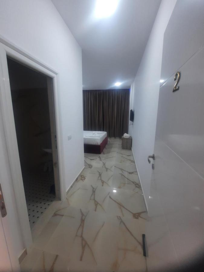 Hotel Megniar Lushnjë Extérieur photo