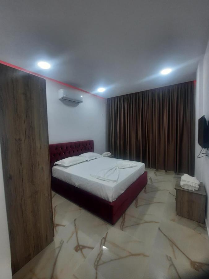 Hotel Megniar Lushnjë Extérieur photo