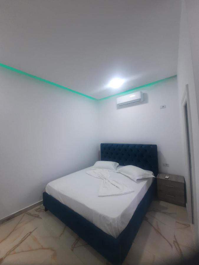 Hotel Megniar Lushnjë Extérieur photo