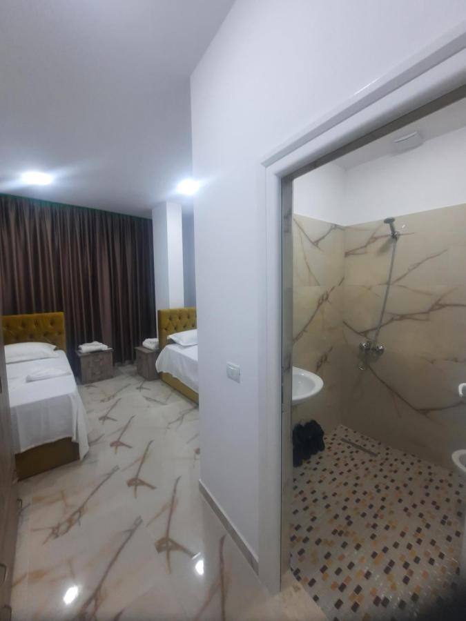 Hotel Megniar Lushnjë Extérieur photo