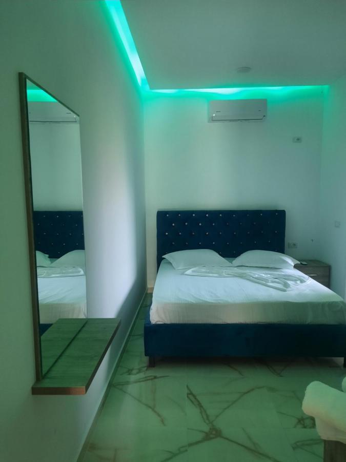 Hotel Megniar Lushnjë Extérieur photo