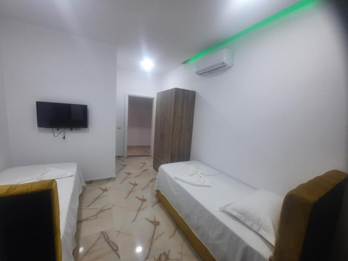 Hotel Megniar Lushnjë Extérieur photo