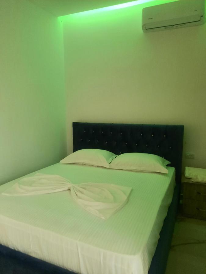 Hotel Megniar Lushnjë Extérieur photo