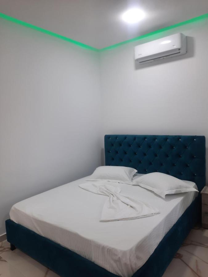 Hotel Megniar Lushnjë Extérieur photo