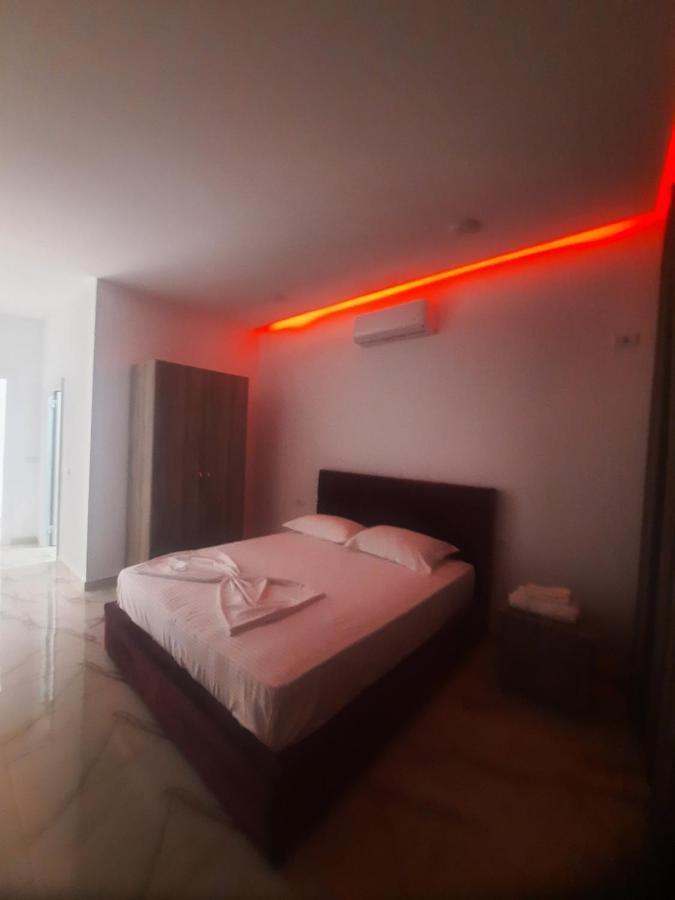 Hotel Megniar Lushnjë Extérieur photo