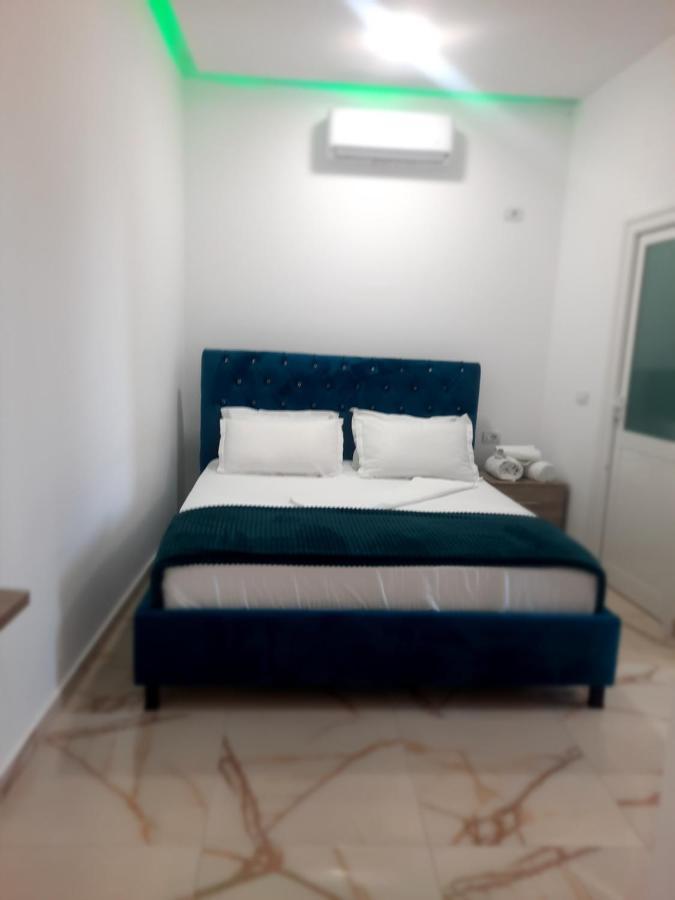 Hotel Megniar Lushnjë Extérieur photo