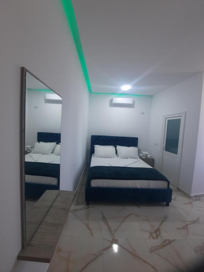 Hotel Megniar Lushnjë Extérieur photo