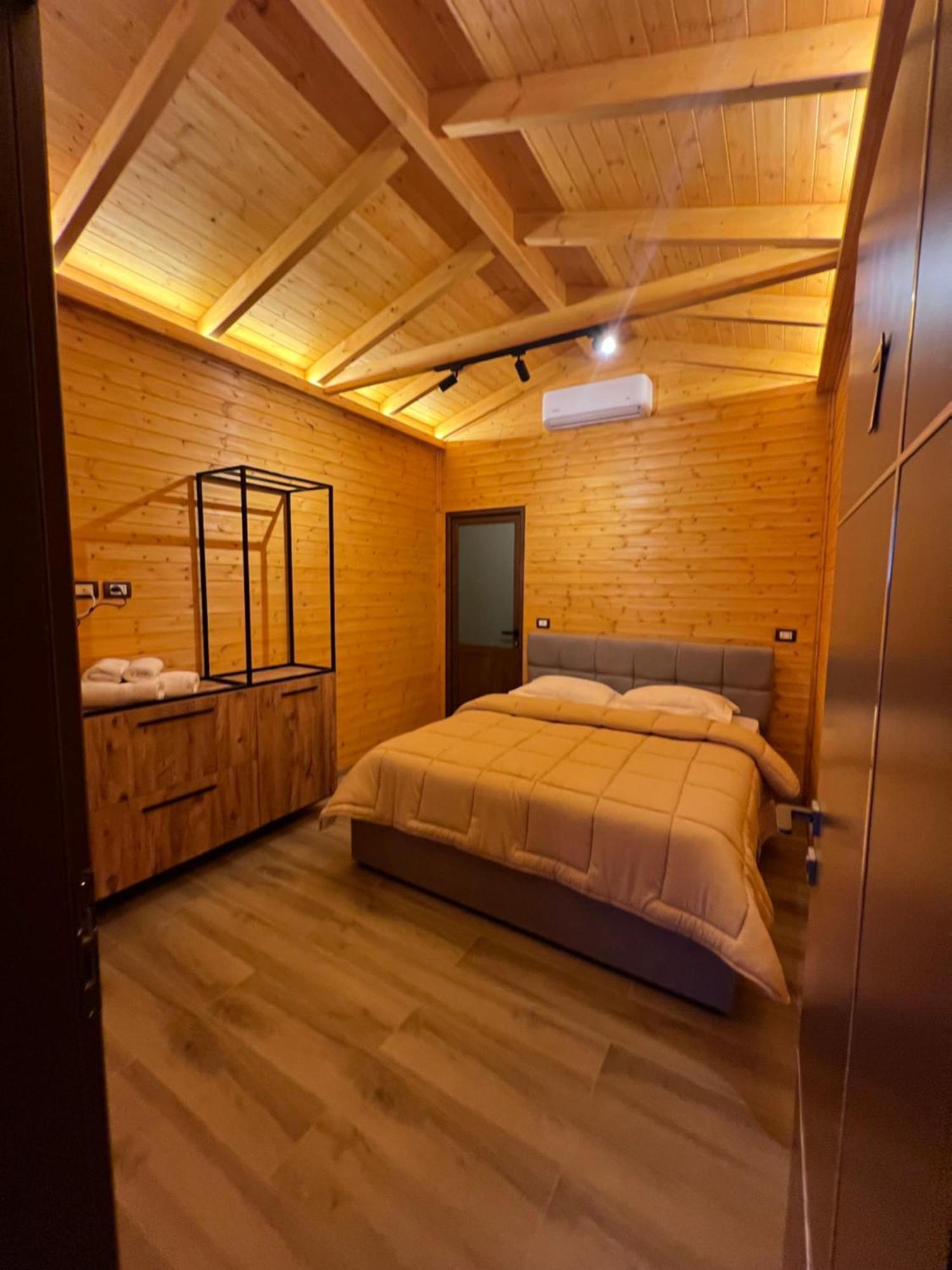 Hotel Megniar Lushnjë Extérieur photo