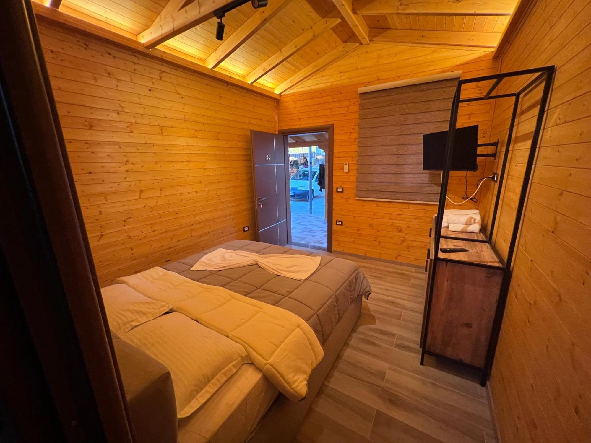 Hotel Megniar Lushnjë Extérieur photo